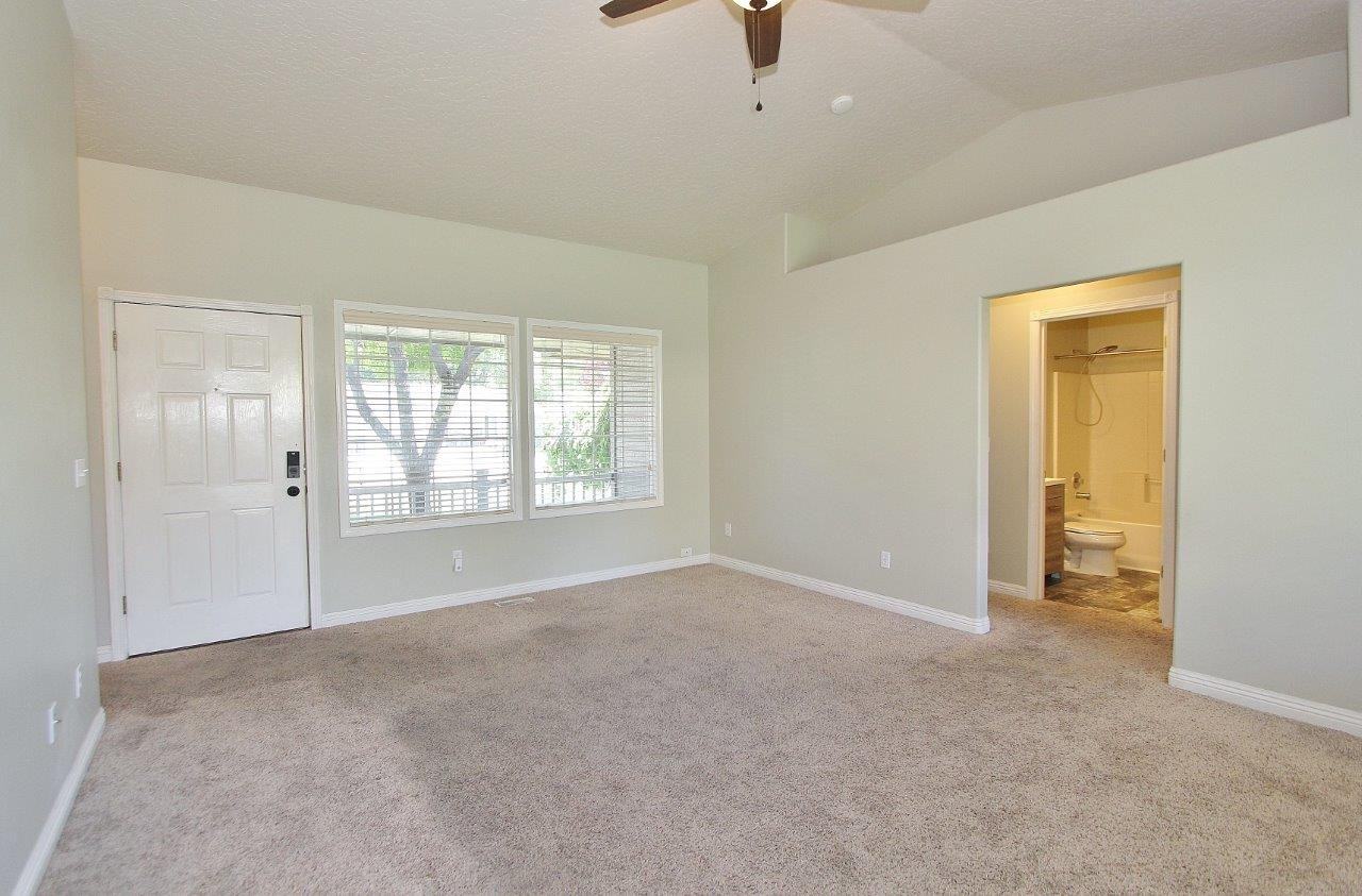 705 Spruce Creek Dr - Photo 2 of 30