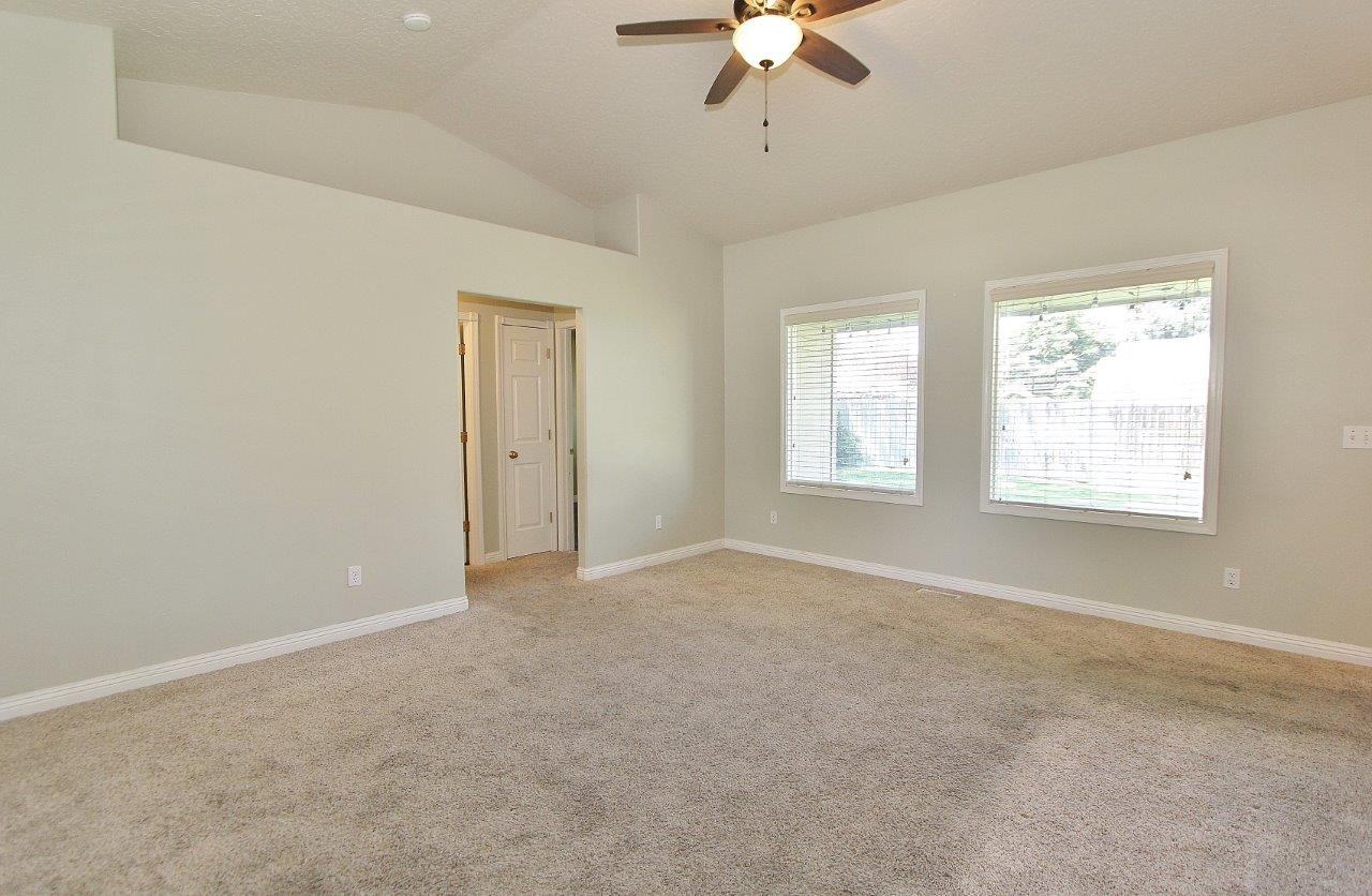 705 Spruce Creek Dr - Photo 3 of 30