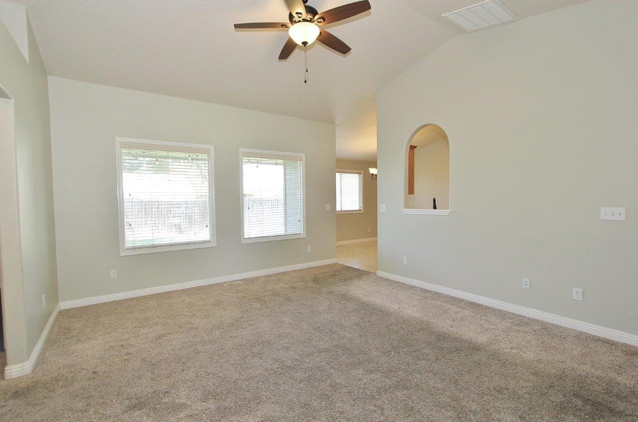 705 Spruce Creek Dr - Photo 4 of 30