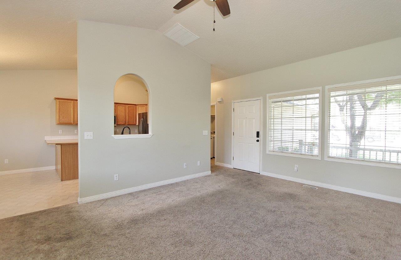 705 Spruce Creek Dr - Photo 5 of 30