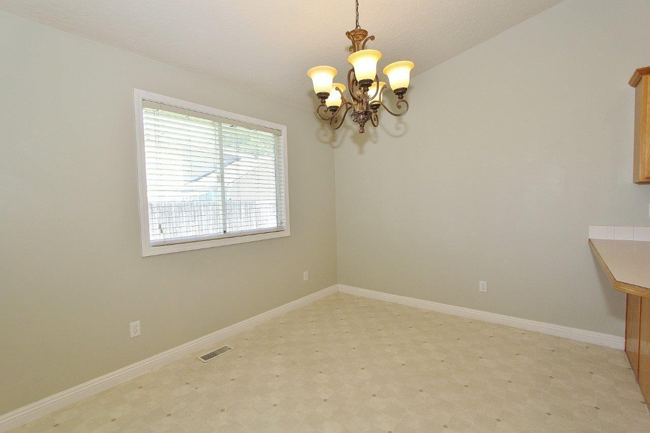 705 Spruce Creek Dr - Photo 6 of 30