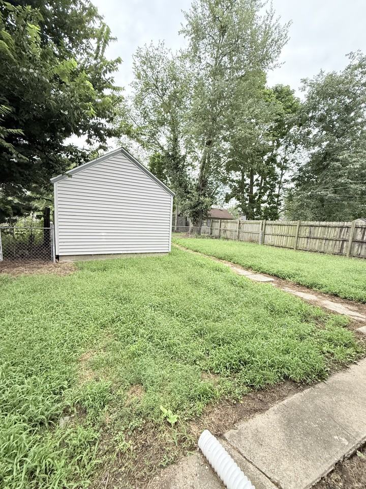 3223 N 12th St - Photo 3 of 11