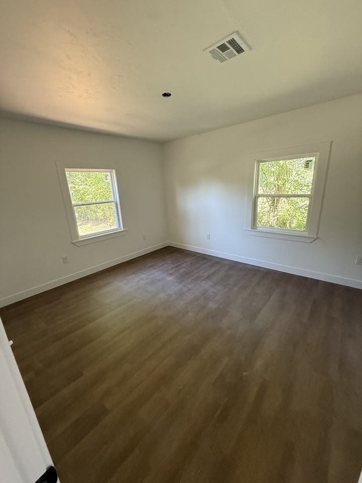 915 W Michigan Ave #1 - Photo 7 of 24