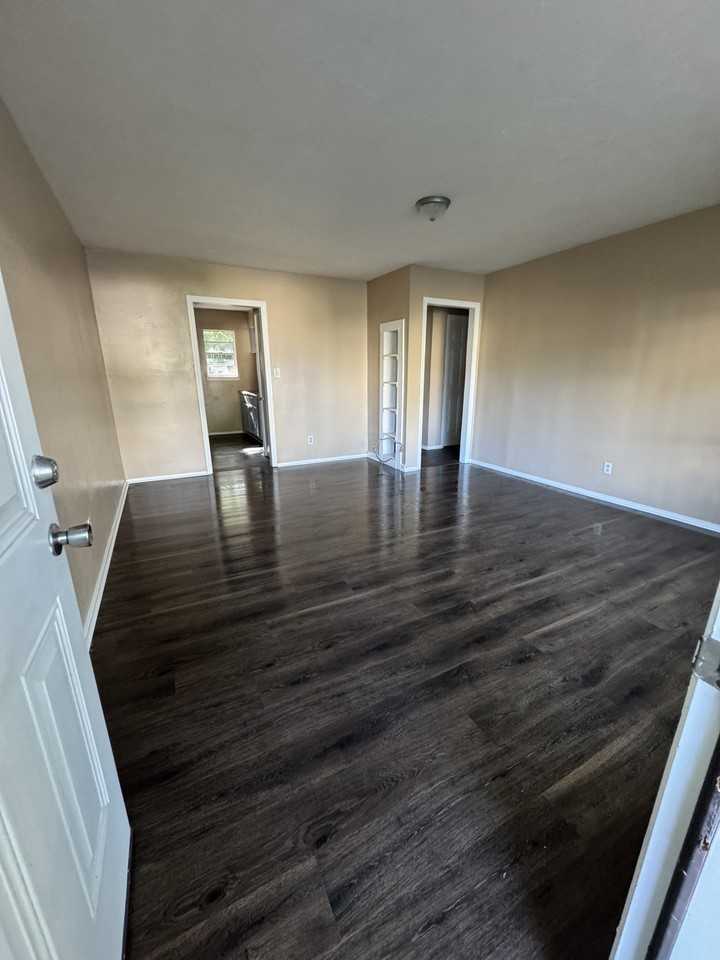 701 N Sampson Ave #7 - Photo 4 of 7
