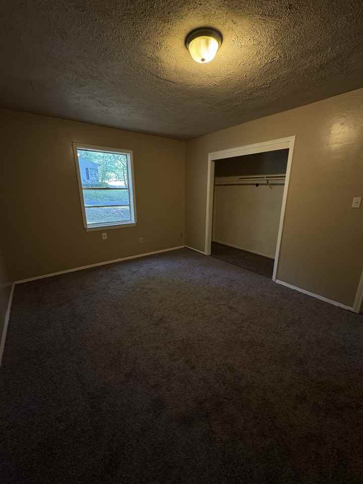 701 N Sampson Ave #7 - Photo 7 of 7