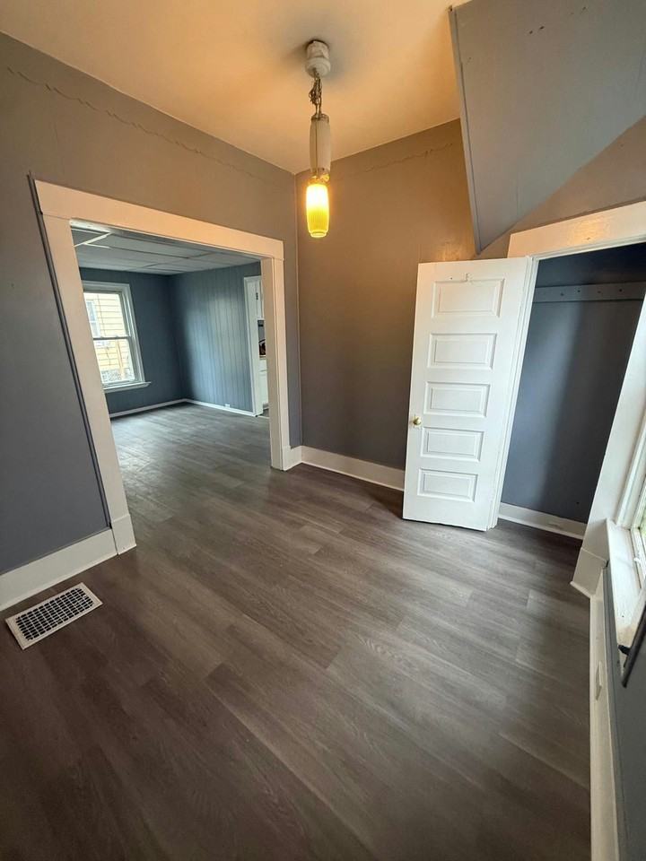 7512 Star Ave #1 - Photo 3 of 32