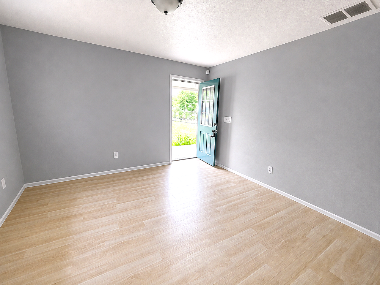 2615 Collier St - Photo 3 of 10