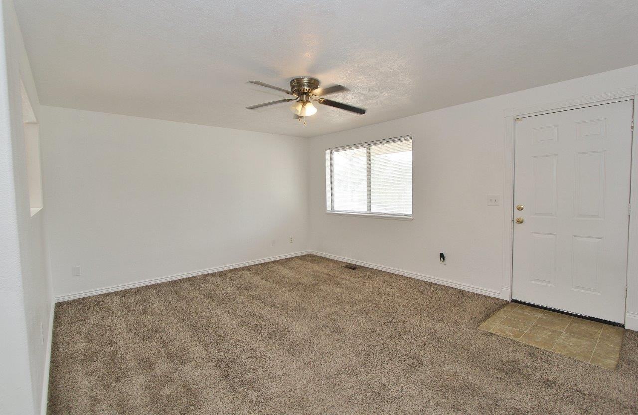 221 S Georgia Ave - Photo 3 of 25