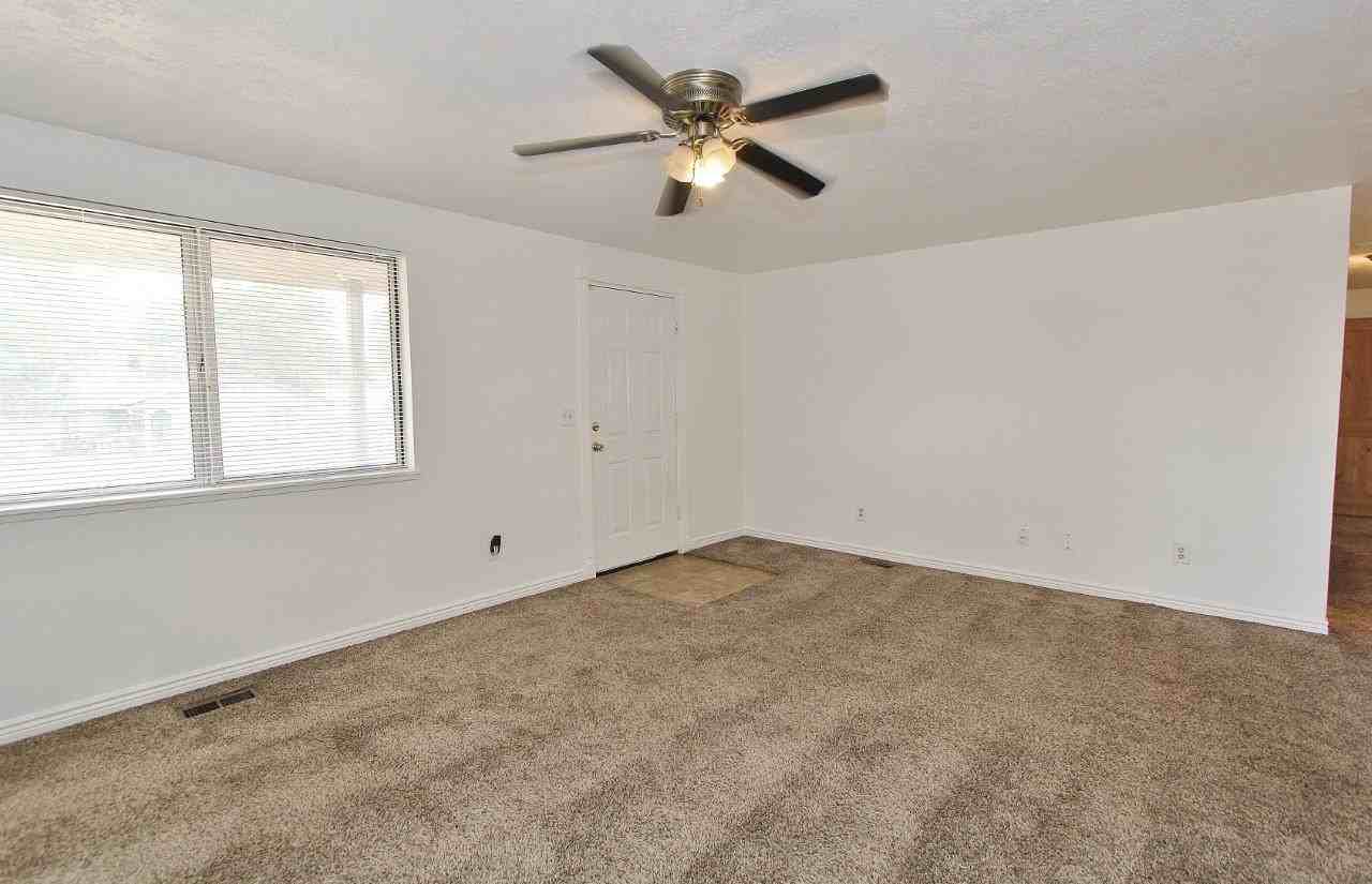 221 S Georgia Ave - Photo 4 of 25