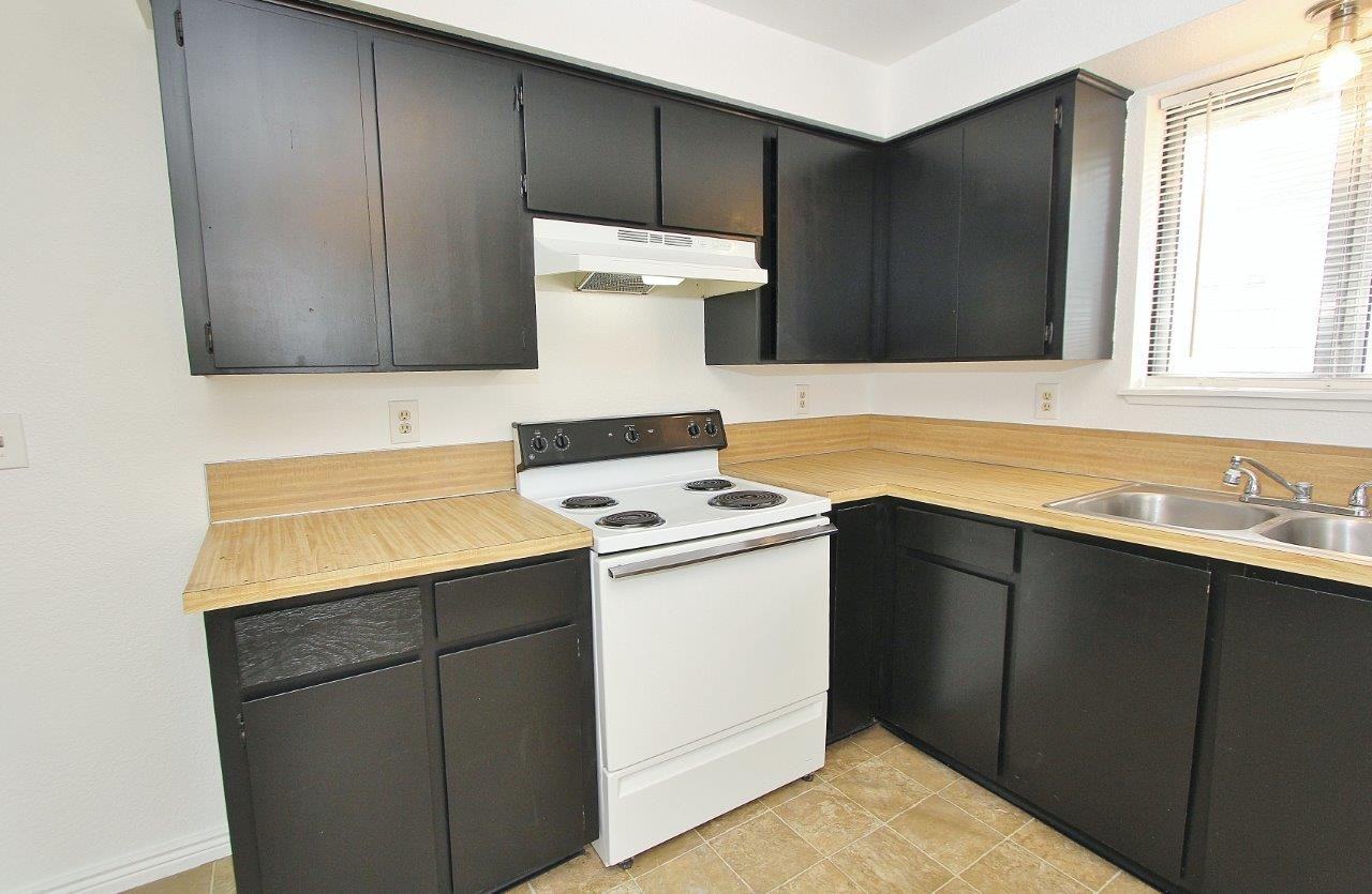 221 S Georgia Ave - Photo 7 of 25