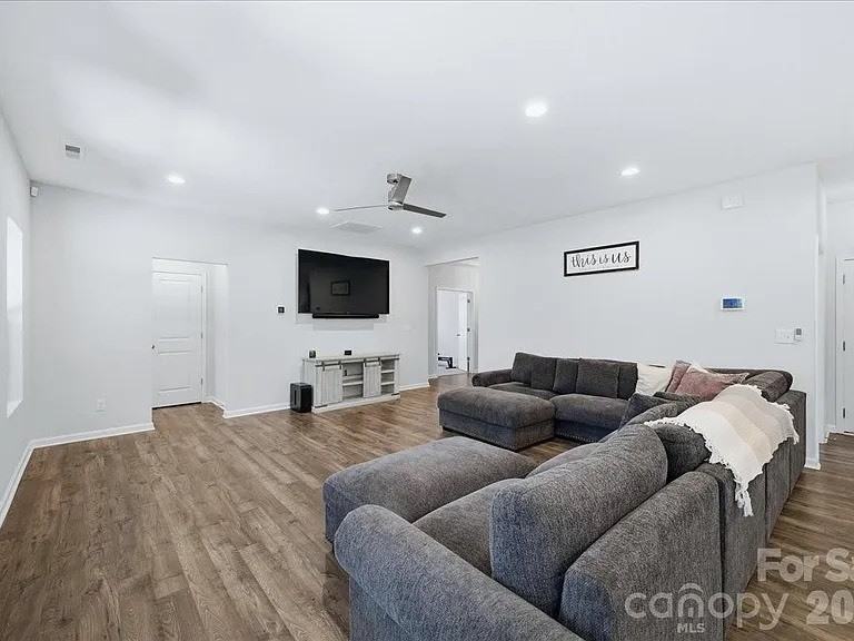 7612 Tanglewood Way - Photo 2 of 20