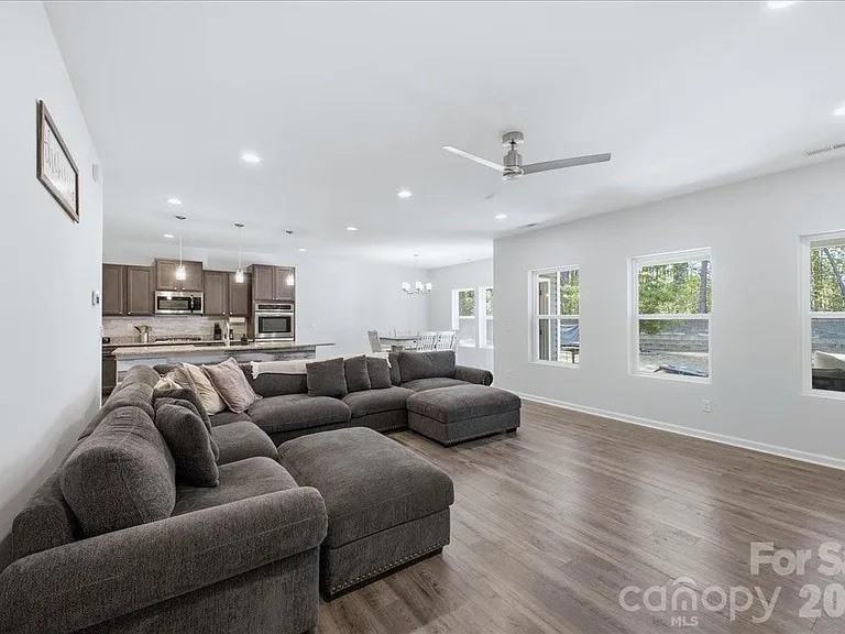 7612 Tanglewood Way - Photo 6 of 20