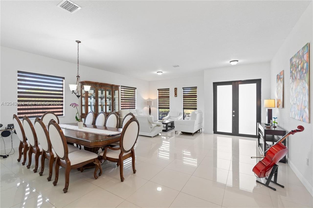 21375 Sw 177th Ct - Photo 3 of 30