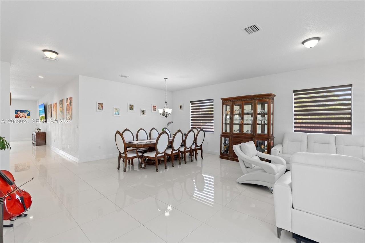 21375 Sw 177th Ct - Photo 4 of 30