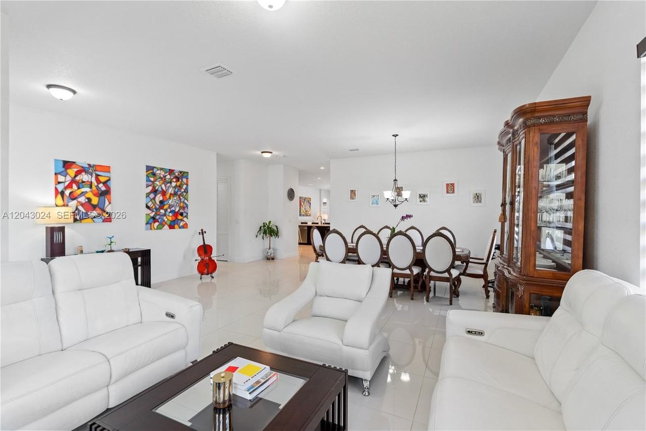 21375 Sw 177th Ct - Photo 5 of 30