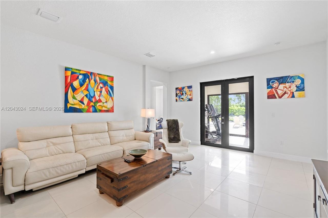 21375 Sw 177th Ct - Photo 6 of 30