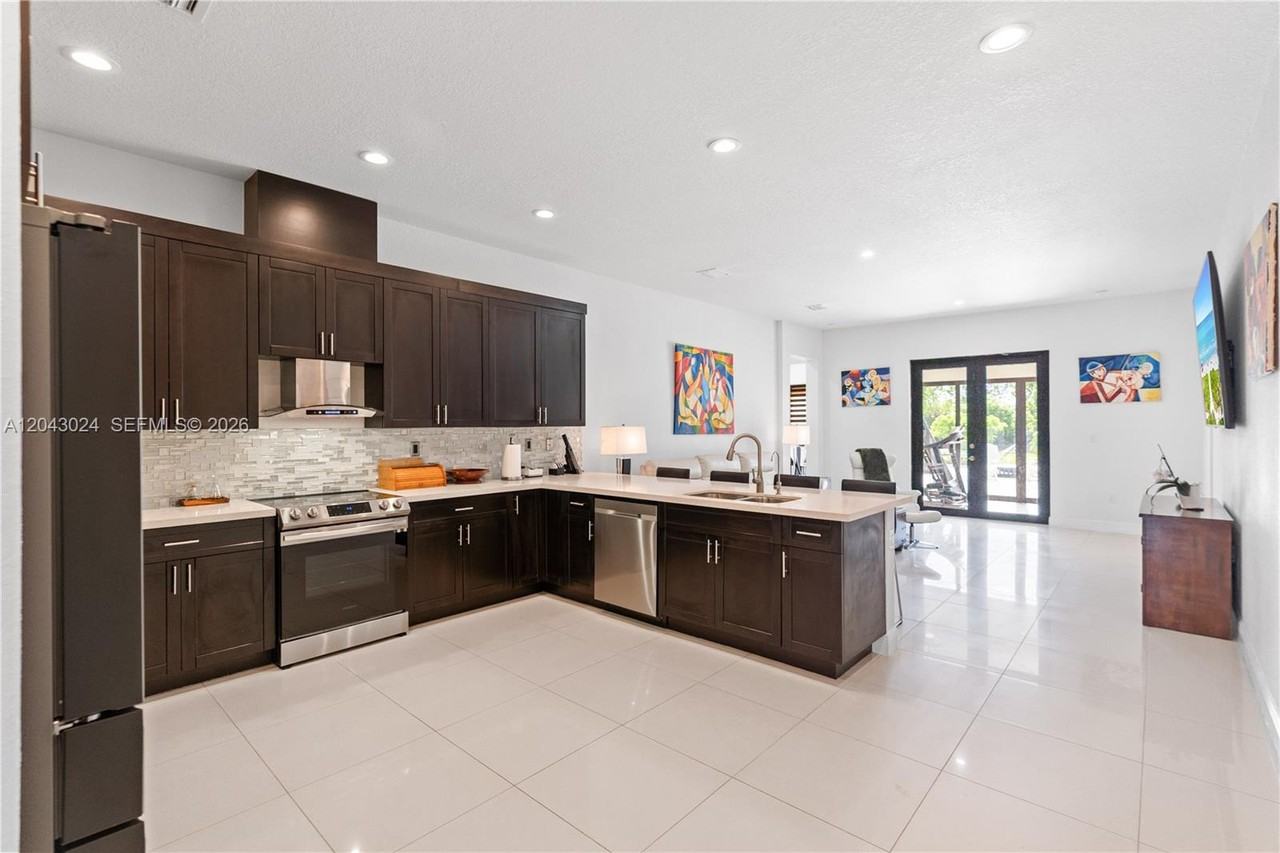 21375 Sw 177th Ct - Photo 7 of 30