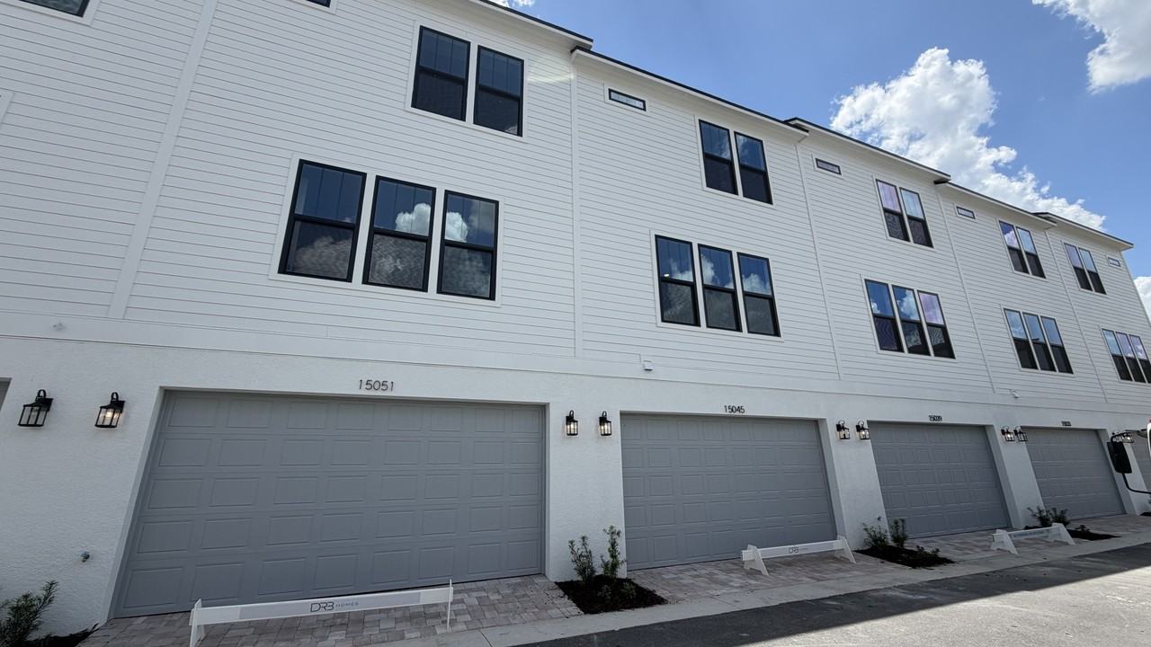 15045 Groveside Rd - Photo 3 of 42