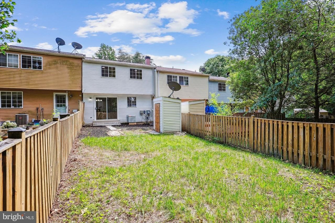 10121 Watkins Mill Pl - Photo 4 of 50