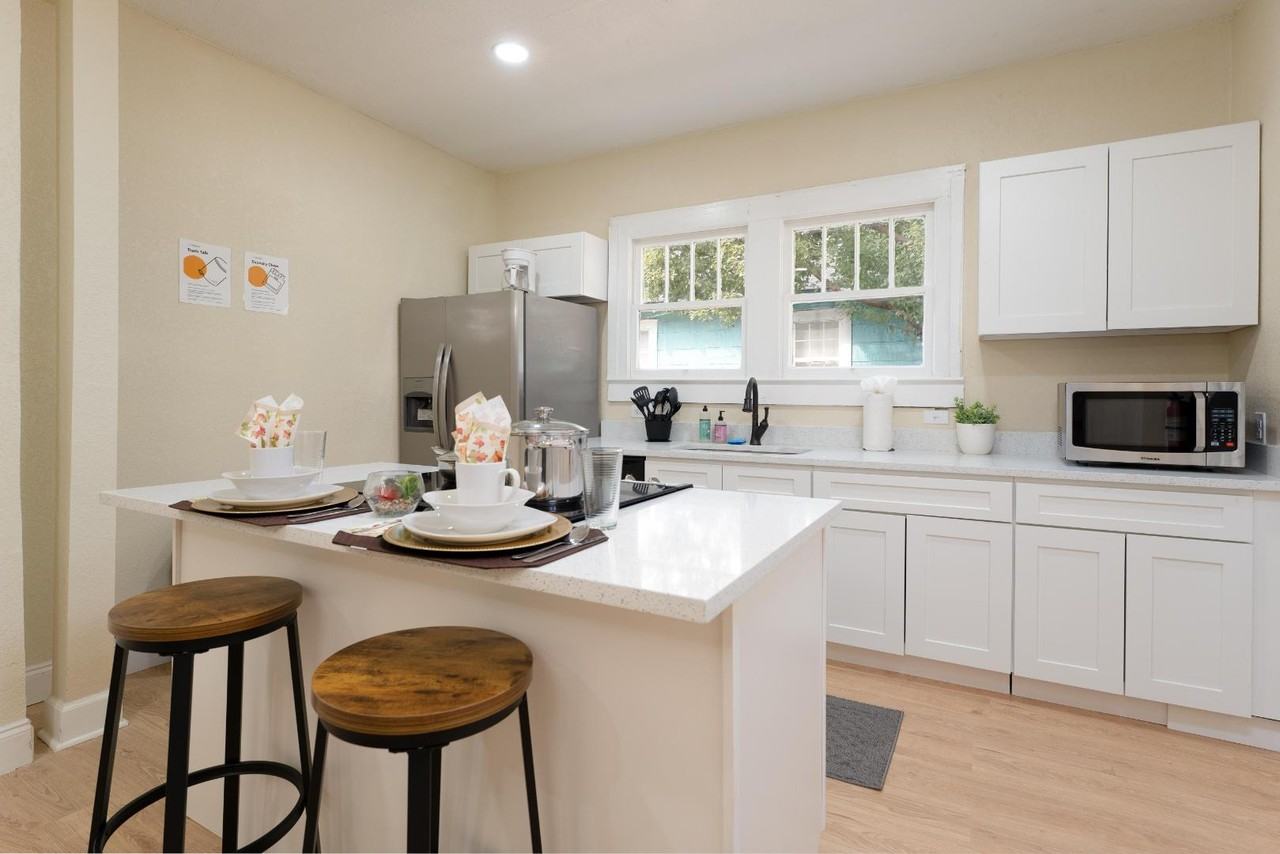 105 W 36th St - Photo 2 of 4