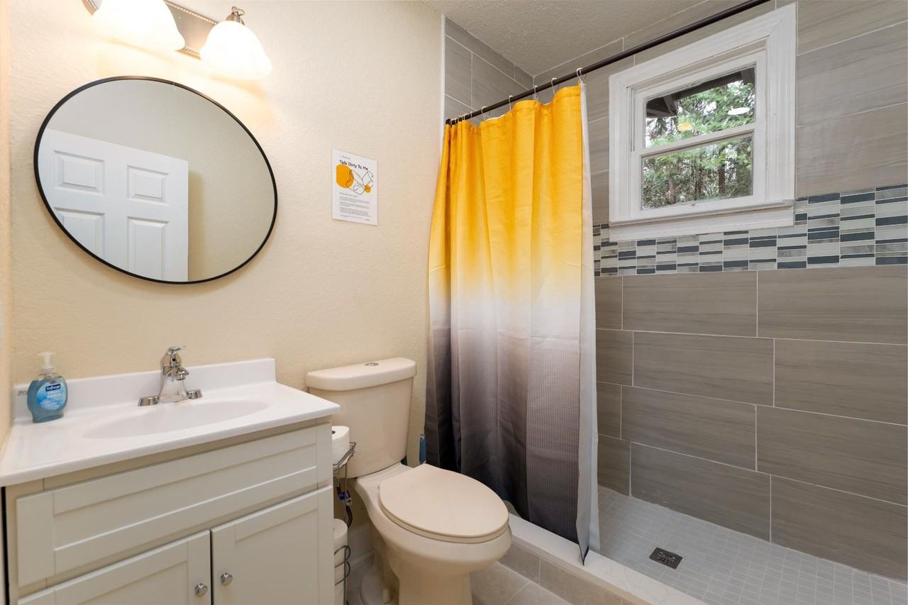 105 W 36th St - Photo 4 of 4