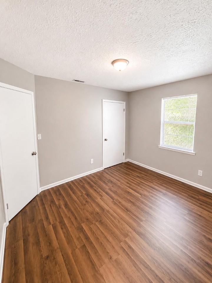 1711 Electronics Dr - Photo 2 of 5