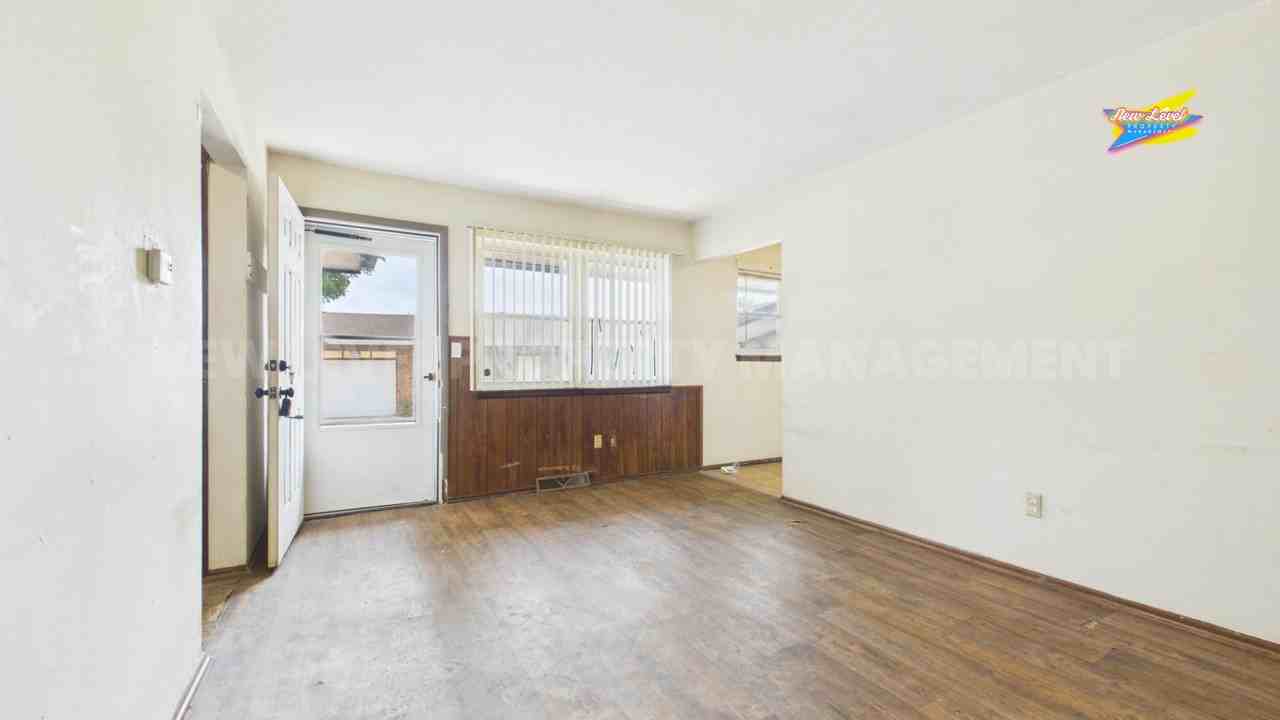 2952 S Bunker Hill - Photo 2 of 10