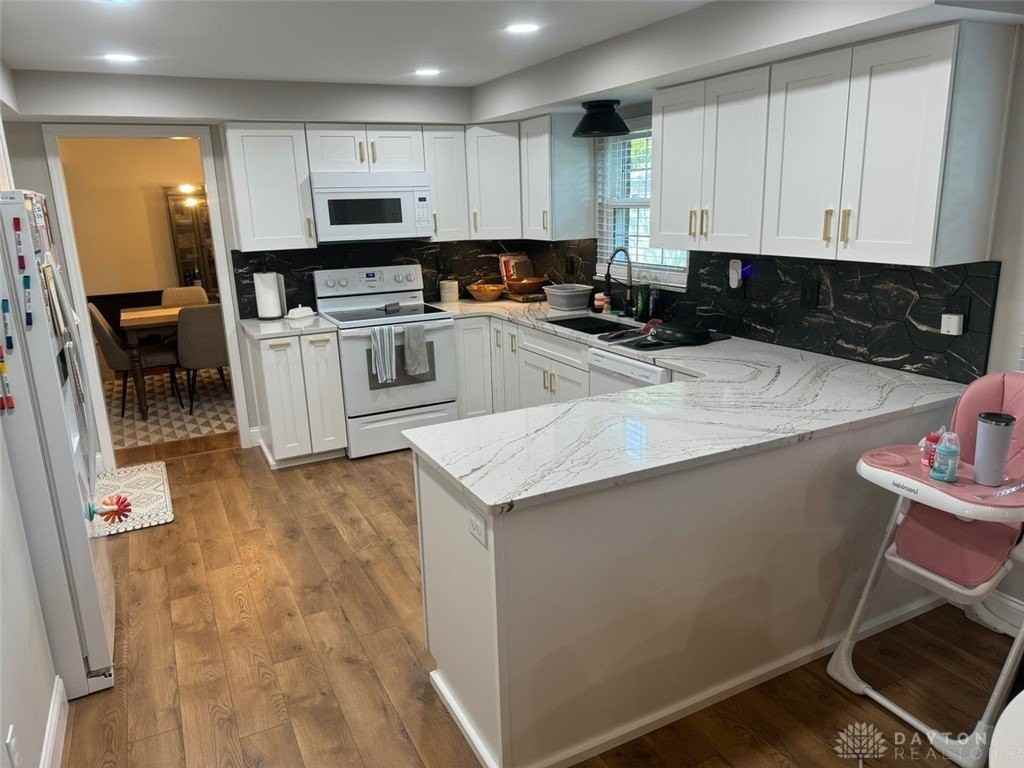2165 Oak Tree Dr E - Photo 3 of 50