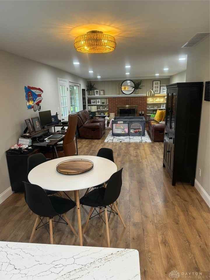 2165 Oak Tree Dr E - Photo 4 of 50