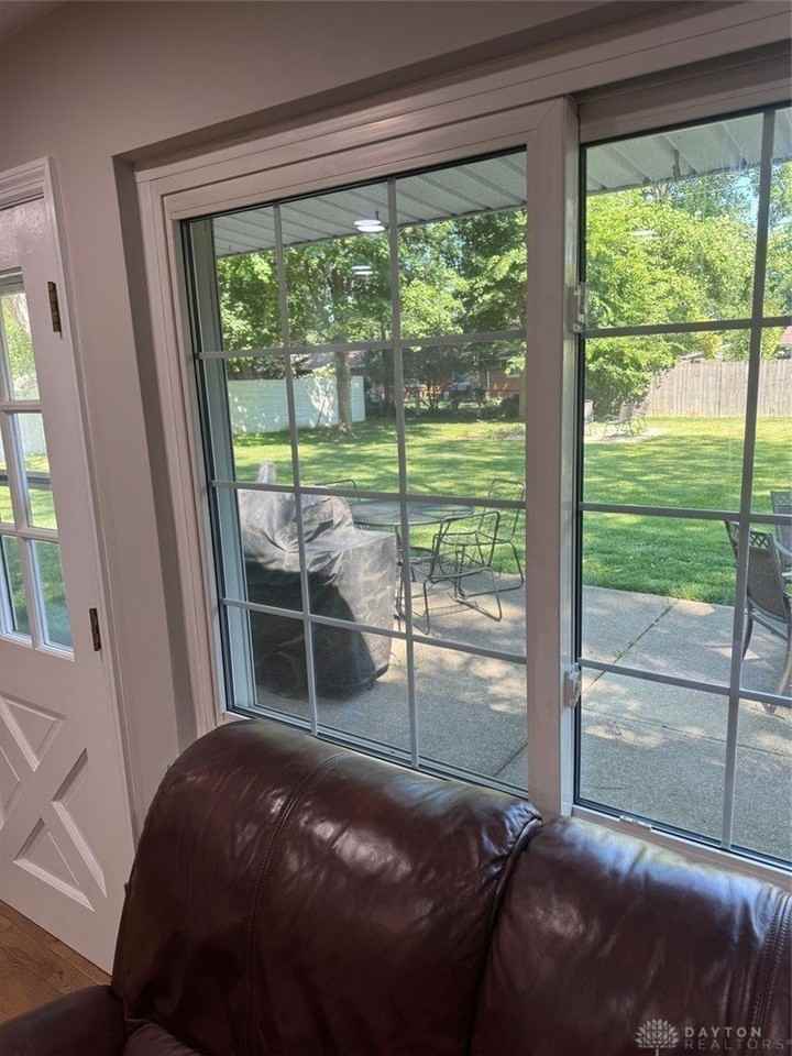 2165 Oak Tree Dr E - Photo 6 of 50