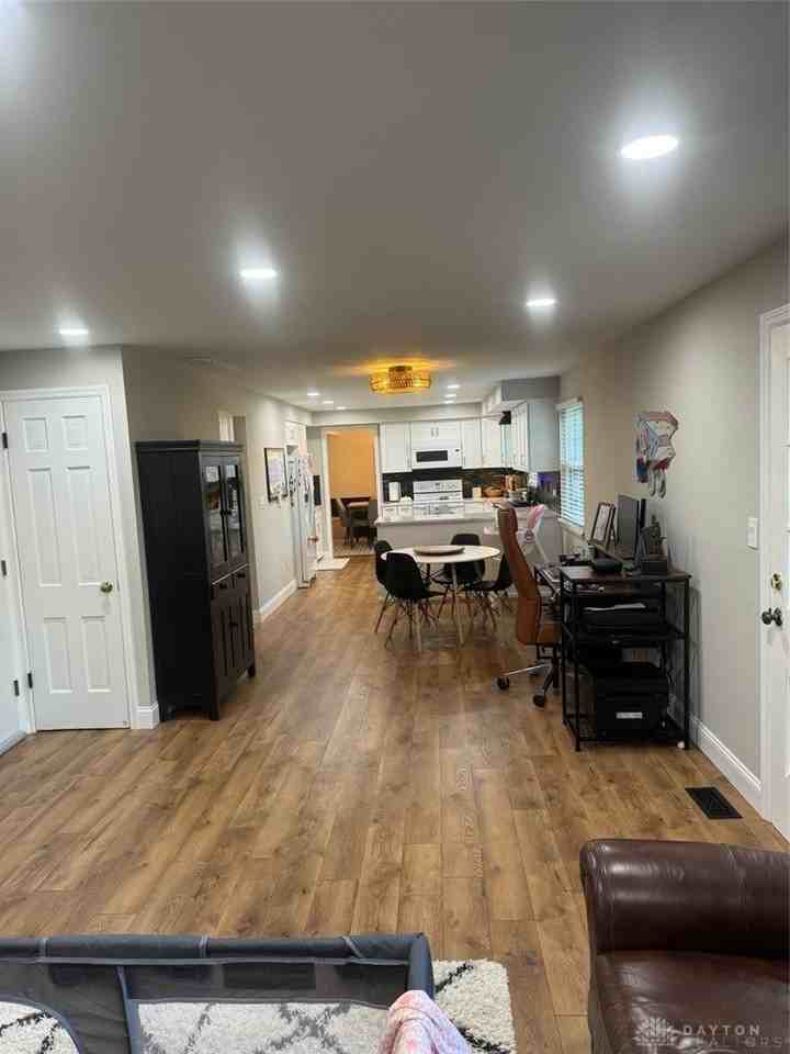 2165 Oak Tree Dr E - Photo 7 of 50