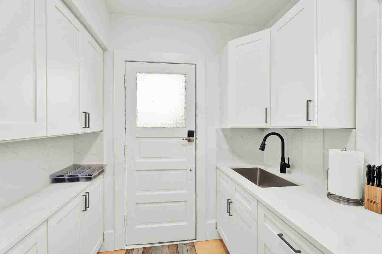 3BED | 1BTH - Photo 3 of 24