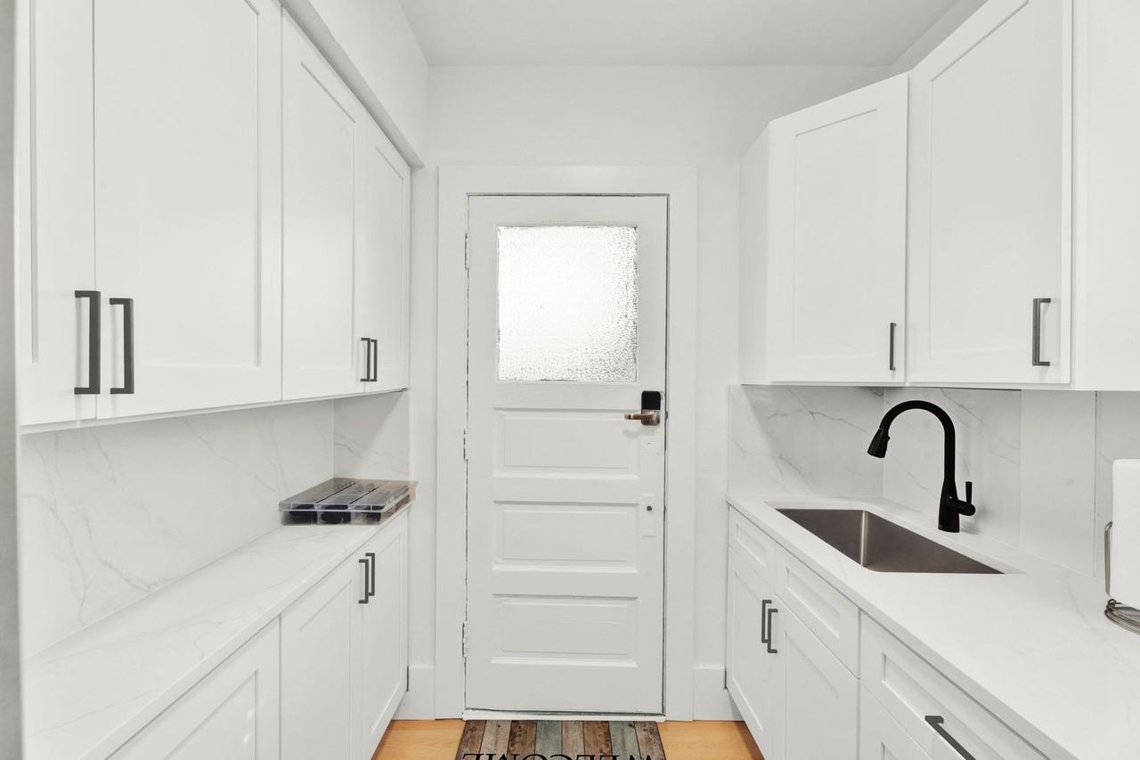 3BED | 1BTH - Photo 4 of 24