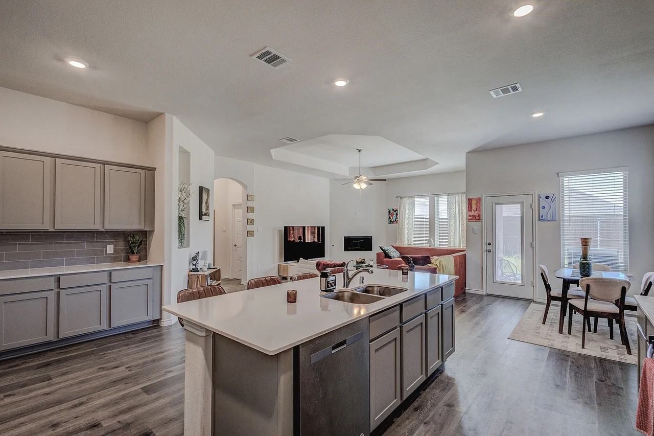 6993 Newby Ln - Photo 3 of 25