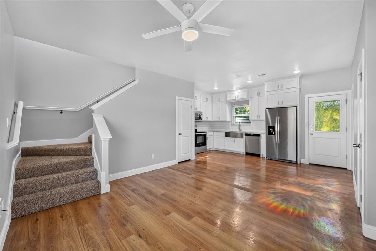 992 S 6th Ave #992 - Photo 4 of 11