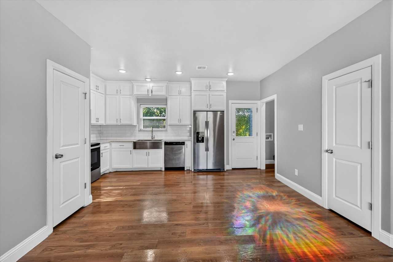 992 S 6th Ave #992 - Photo 5 of 11