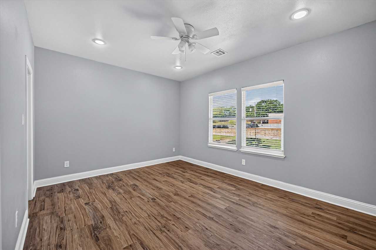 992 S 6th Ave #992 - Photo 7 of 11