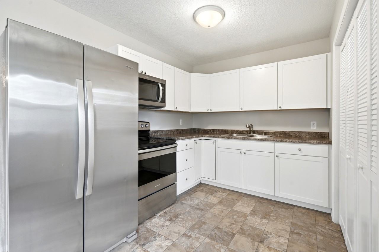 W Pine St #304 - Photo 4 of 17