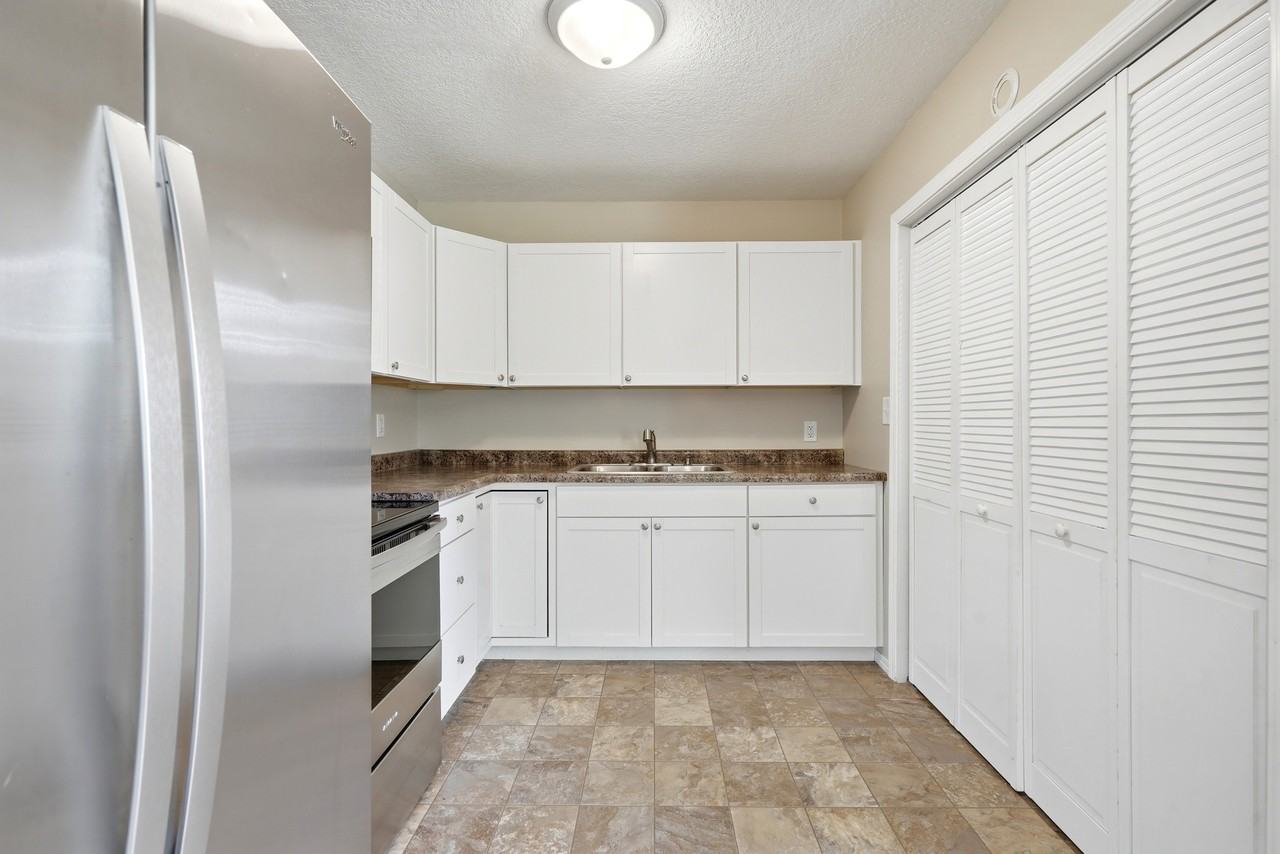 W Pine St #304 - Photo 5 of 17