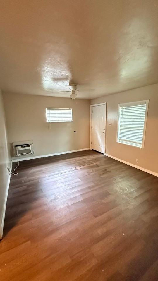 113 Oleander Ave - Photo 2 of 13