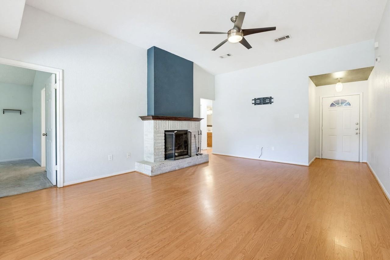 315 Sorrell Dr - Photo 3 of 15