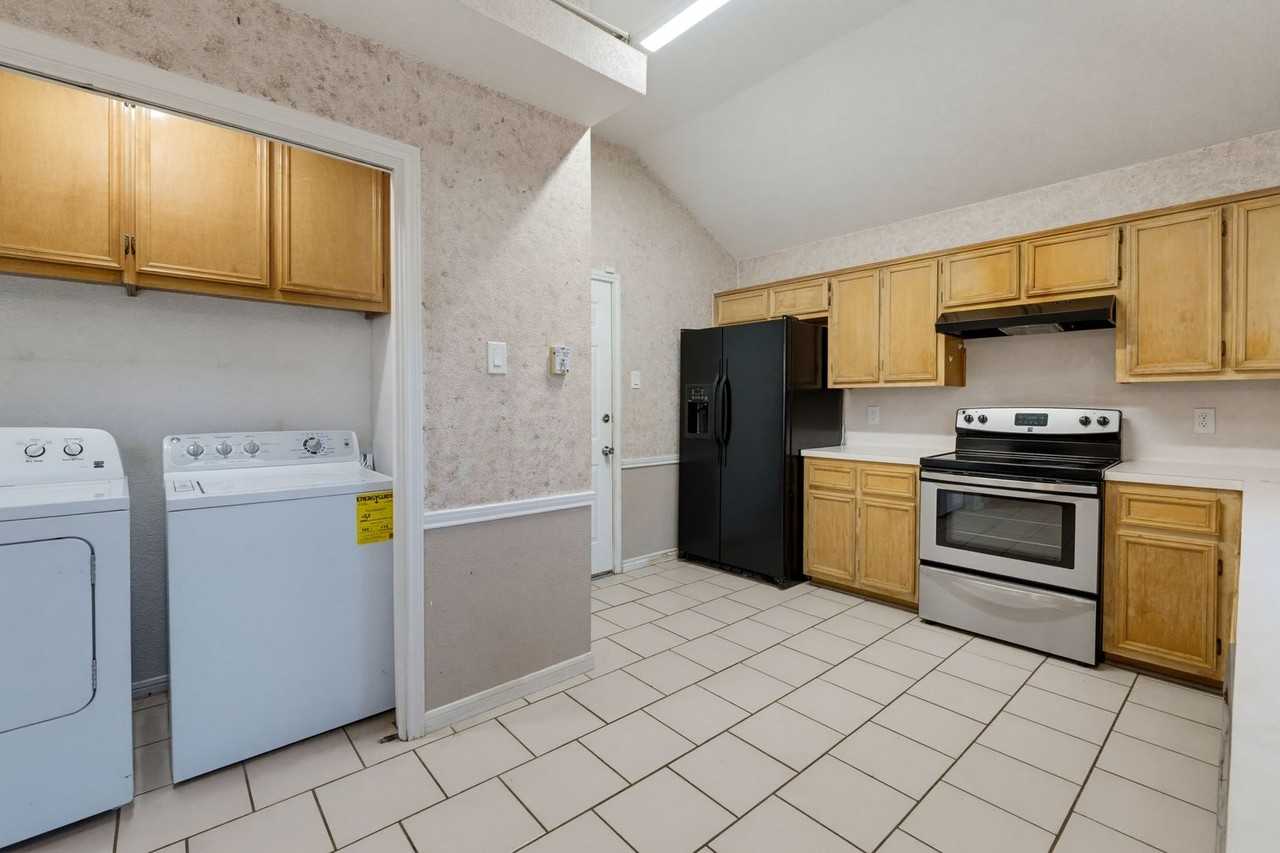 315 Sorrell Dr - Photo 4 of 15