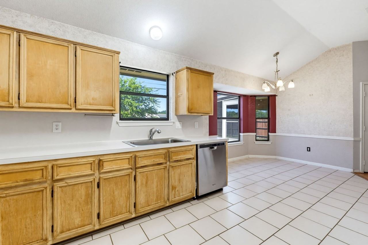 315 Sorrell Dr - Photo 5 of 15