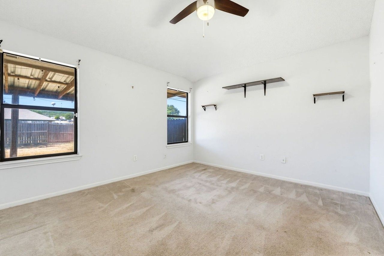 315 Sorrell Dr - Photo 6 of 15