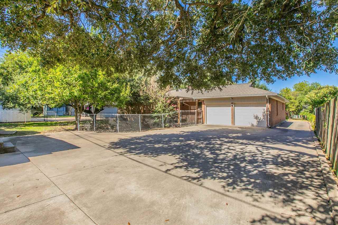 5220 Lake Charles Dr #1 - Photo 4 of 27