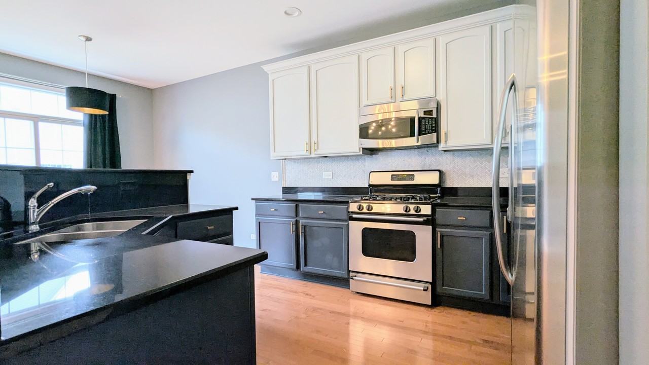 284 Edmundton Cir #1 - Photo 5 of 25