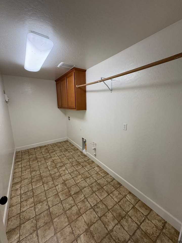 3116 W Buena Vista Ave - Photo 7 of 50