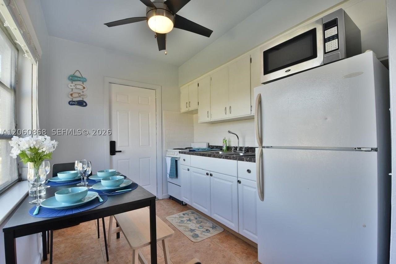 250 Se Park St #1 - Photo 5 of 6