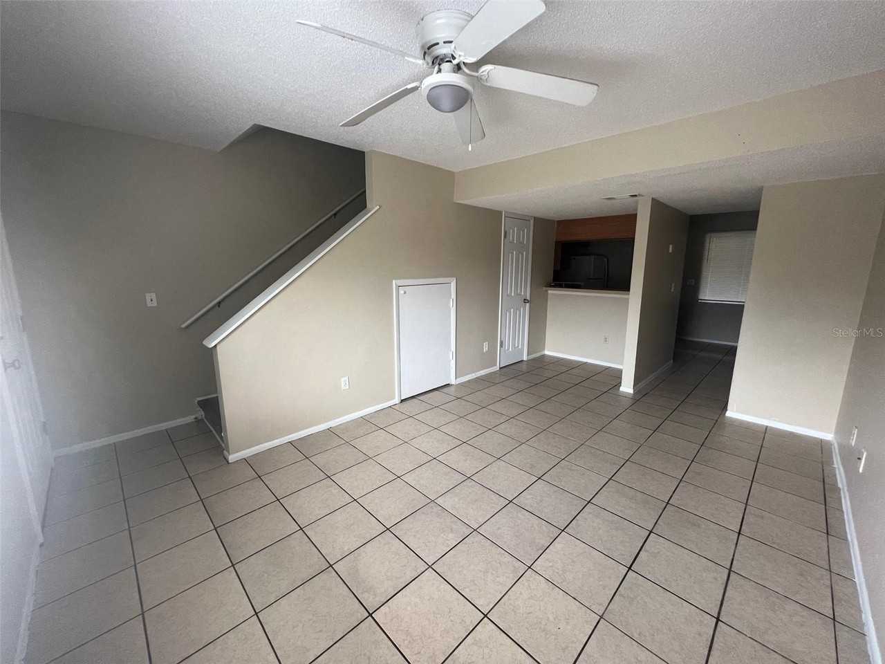 207 S Moss Rd - Photo 3 of 11