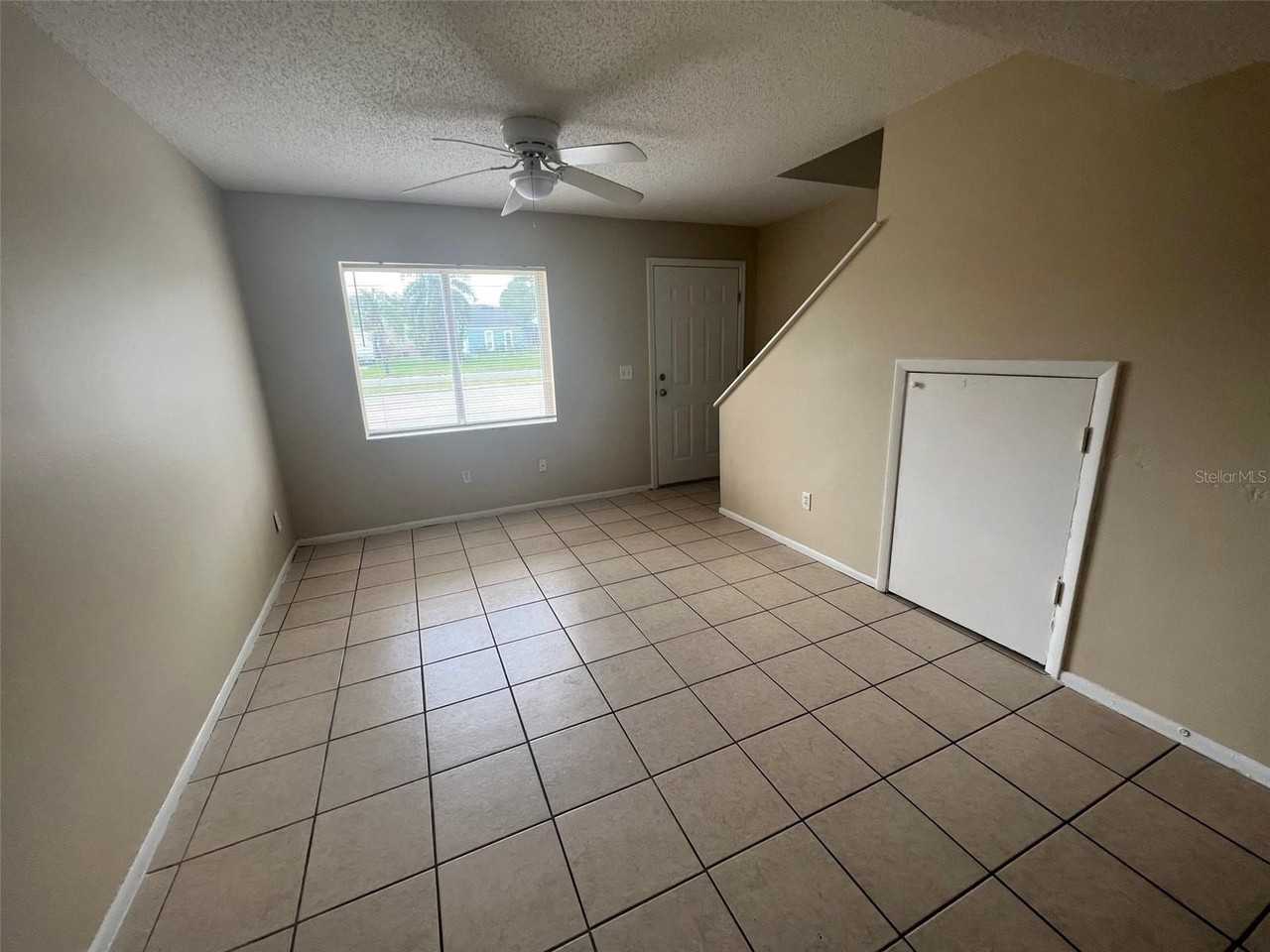 207 S Moss Rd - Photo 4 of 11